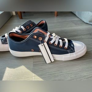 NEW Converse Chuck Taylor All Stars High top dark blue men’s 8.5 never worn!